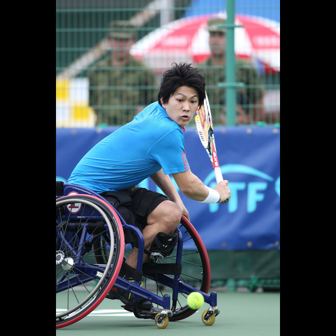 車いすテニス　　　　写真提供／飯塚国際車いすテニス大会事務局